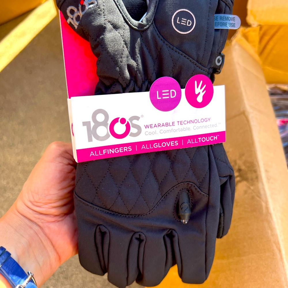 Selling women keystone women’s glove, for extreme weather all prices to sell.